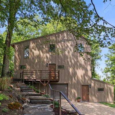 Moss's Muse: A Modern Summer Retreat
